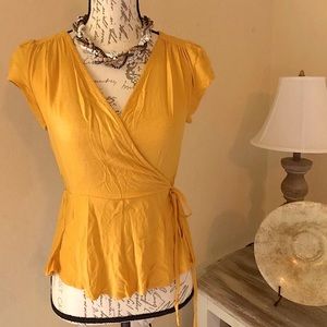 Love, Fire Women’s Short Sleeve Faux Wrap Top w/ Chico’s Twisted Necklace, XS
